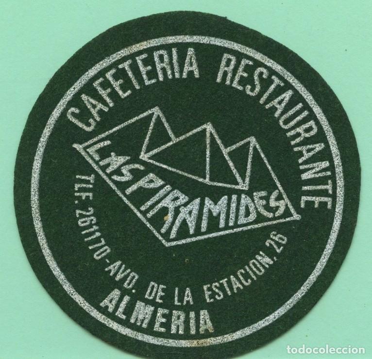 Coleccionismo: POSAVASOS CIRCULAR CAFETER&Iacute;A RESTAURANTE LAS PIR&Aacute;MIDES. Almer&iacute;a