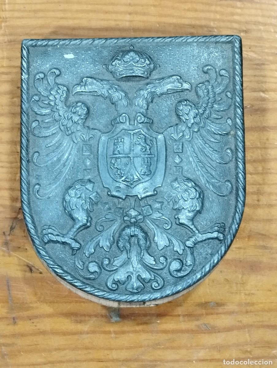 Coleccionismo: PISAPAPELES ESCUDO ARMAS CASTILLA-LEON.