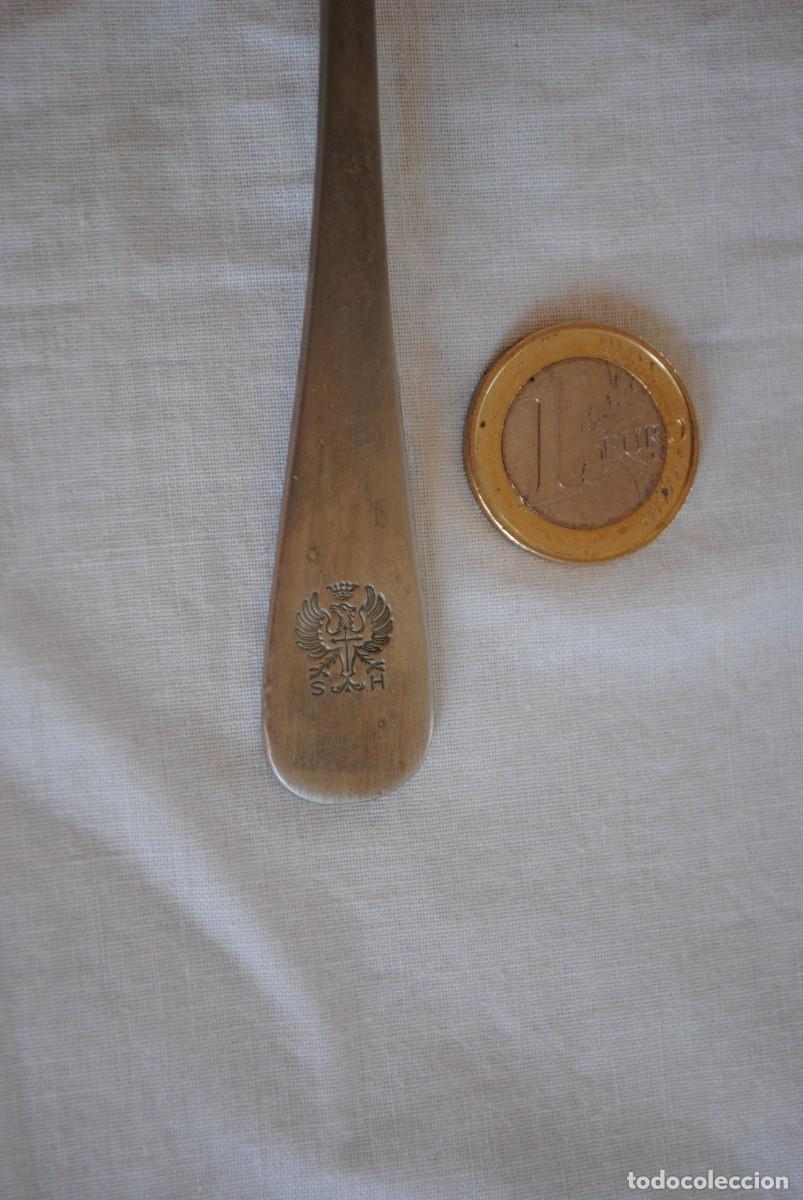 Coleccionismo: CUCHARILLA ANTIGUA CON EL ESCUDO DEL EJERCITO . - Foto 2