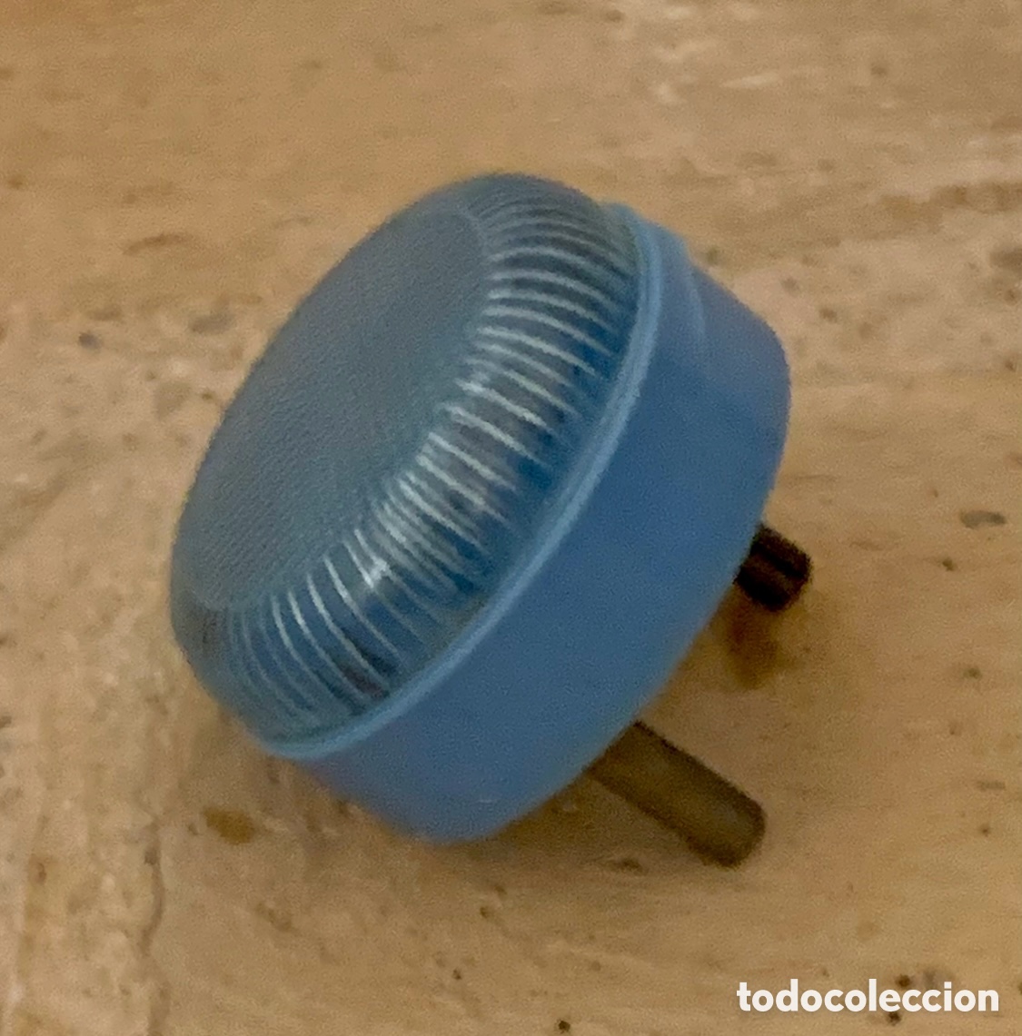 Coleccionismo: Protector de enchufe con luz. Corona. A&ntilde;os 80.