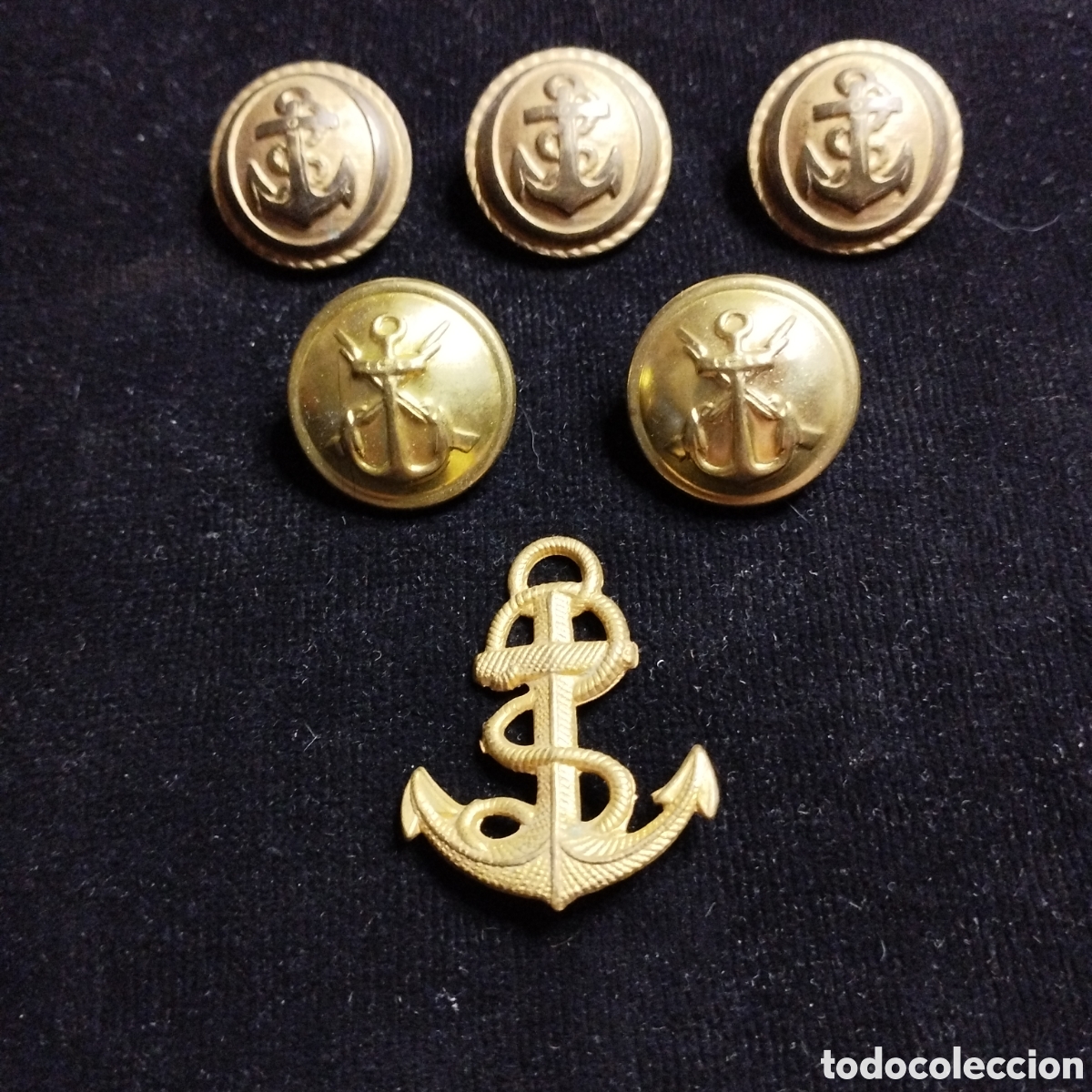 Coleccionismo: Lote militar marina. 5 botones + insignia de solapa.
