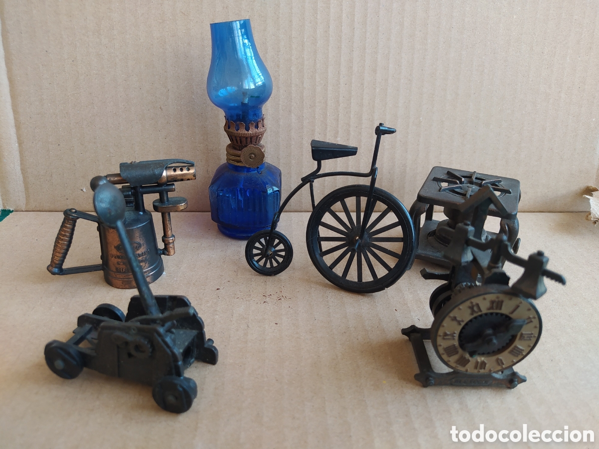 Coleccionismo: Lote de Sacapuntas Playmobil A&ntilde;os 80 + Quinqu&eacute; y Bicicleta Antigua Miniatura | Coleccionismo Vintage