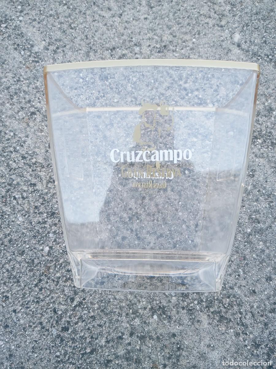 Coleccionismo: BONITA CUBITERA DE HIELO DE METACRILATO ( CRUZCAMPO. )