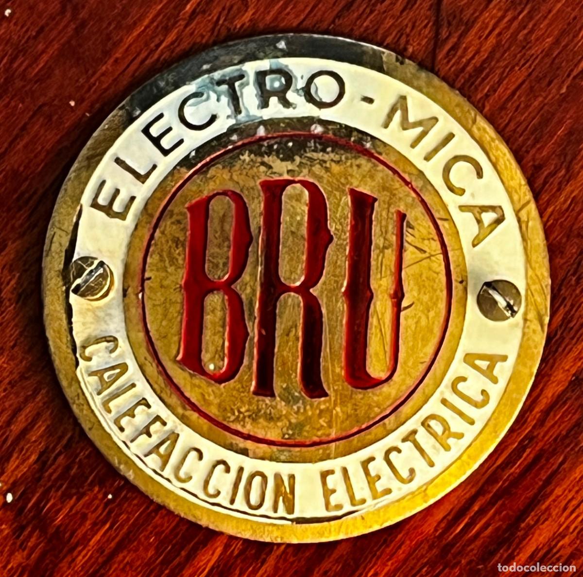 Coleccionismo: ANTIGUA PLACA METALICA APARATOS ELECTRODOMESTICOS BRU MIDE 5 CM, VER TODAS LAS FOTOS PUESTAS