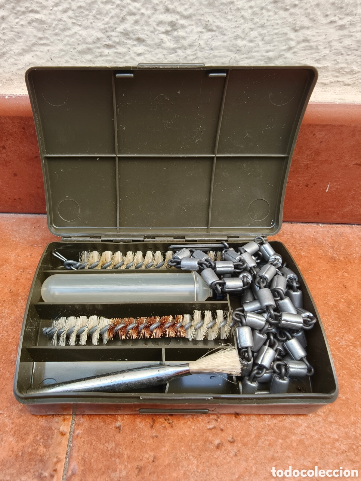 Coleccionismo: CAJA CON KIT LIMPIEZA ARMAS ALEMAN