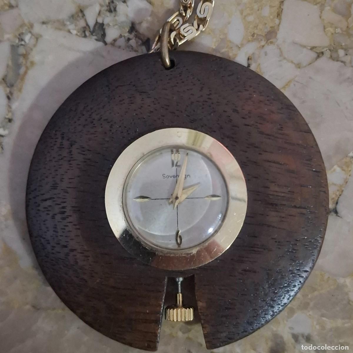 Coleccionismo: Bonito colgante reloj en madera.