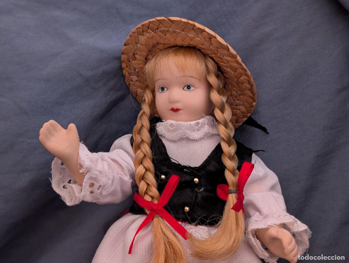 Collecting: Mu&ntilde;eca de porcelana con traje regional alem&aacute;n Tracht 21 cm