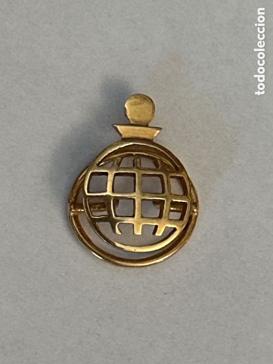 Coleccionismo: INSIGNIA DE LA CAJA DE AHORROS MUNICIPAL DE VIGO. MUY RARA
