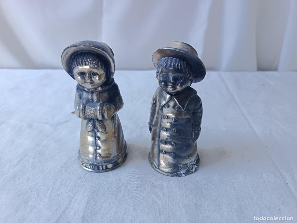 Sammeln: Pareja de Salero y Pimentero, con forma de ni&ntilde;o y ni&ntilde;a, estilo costumbrista, metal