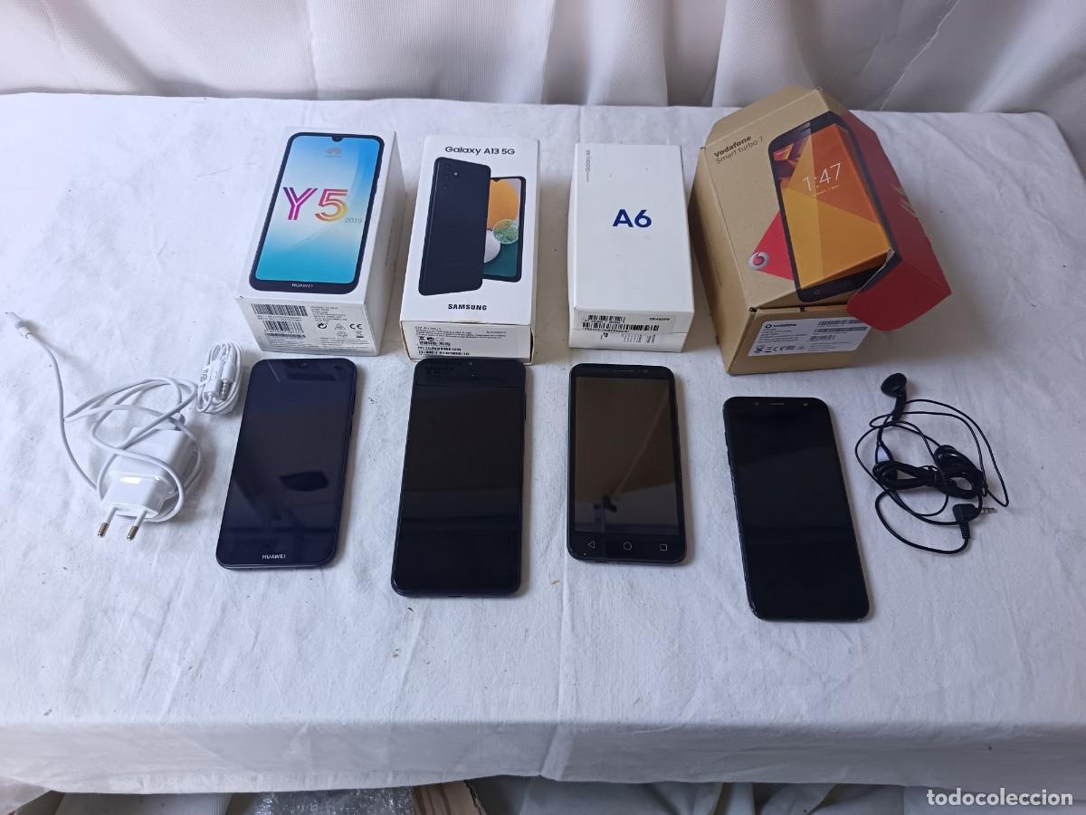 Coleccionismo: Lote de Tel&eacute;fonos Moviles, 4 tel&eacute;fonos, 4 cajas y varios cables, varias marcas, a clasificar