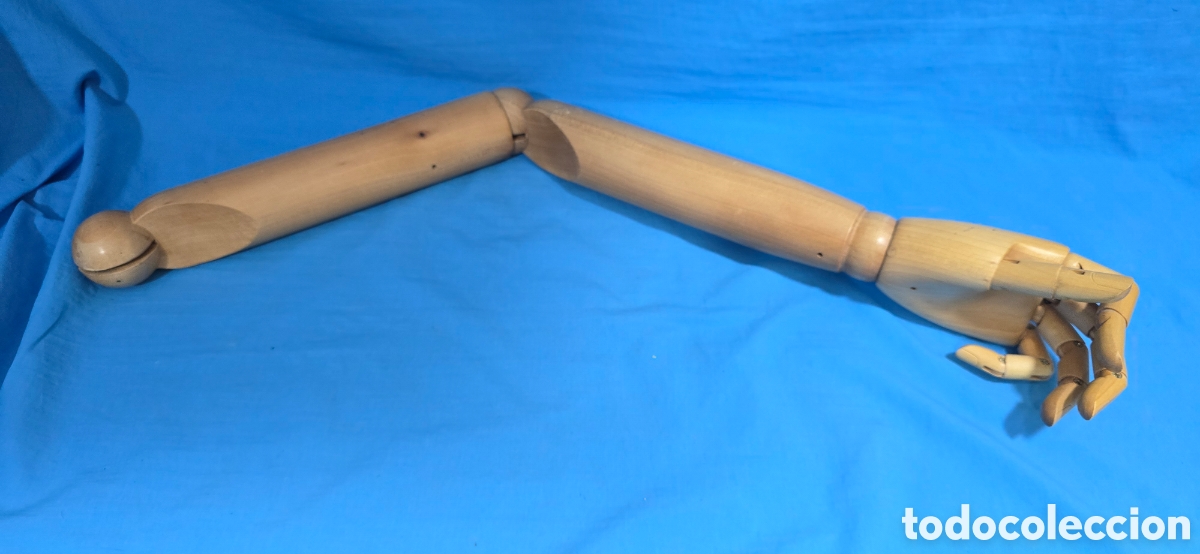 Coleccionismo: BRAZO IZQUIERDO Y MANO ARTICULADA PARA MANIQU&Iacute; DE MADERA