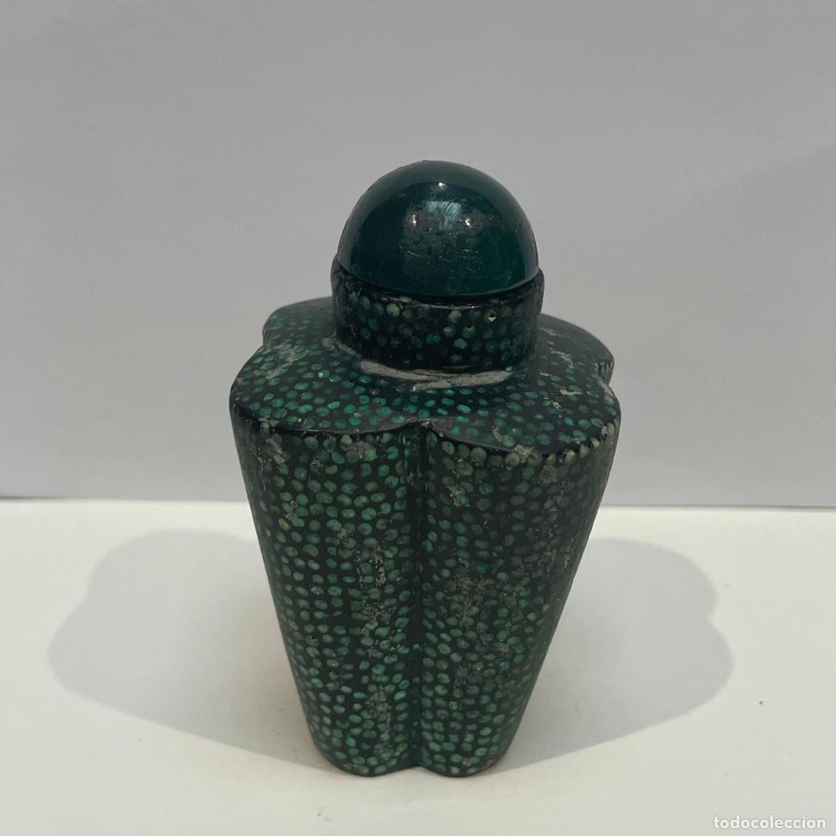 Sammeln: Botella de rap&eacute; china (snuff bottle) con forma polilobulada en resina, siglo XX