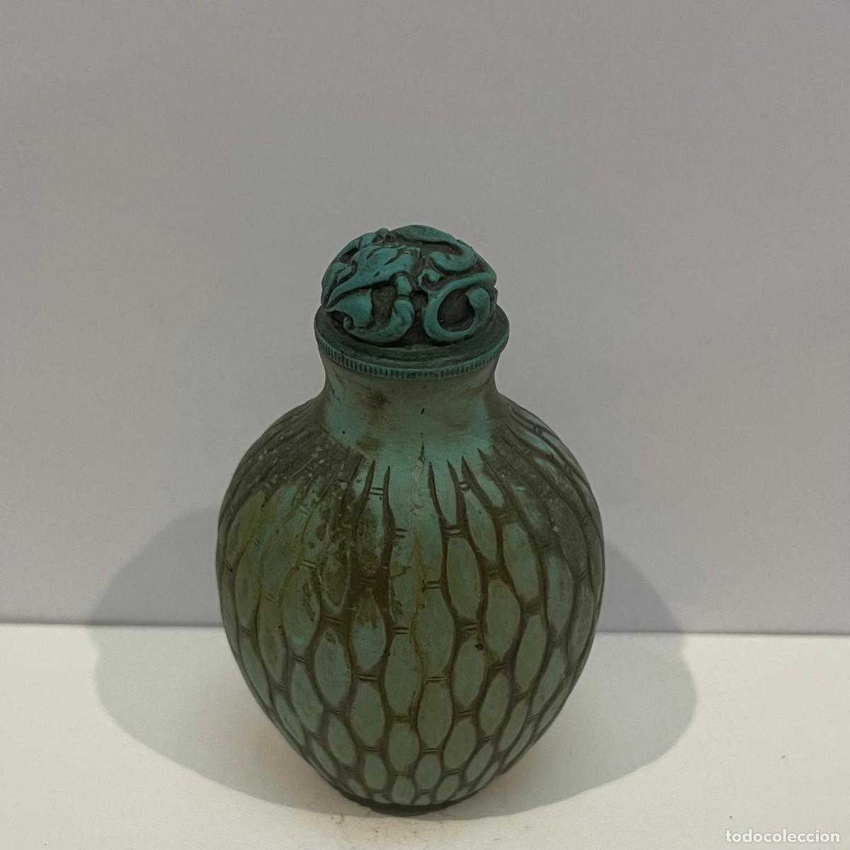 Collecting: Botella de rap&eacute; china (snuff bottle) en resina color azul, siglo XX