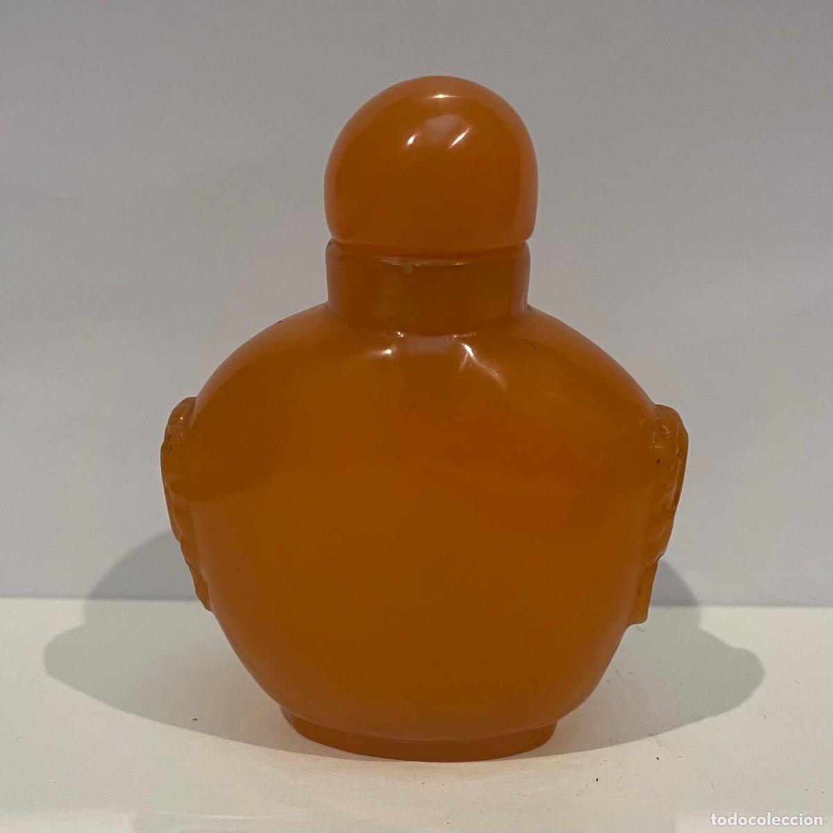 Coleccionismo: Botella de rap&eacute; china (snuff bottle) en resina color &aacute;mbar, siglo XX