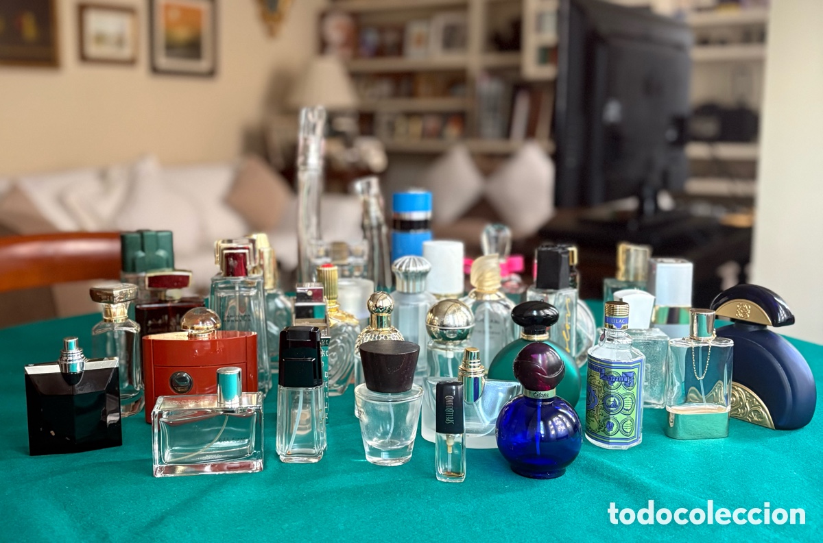 Coleccionismo: Colecci&oacute;n de 50 frascos originales de marcas nacionales e internacionales.