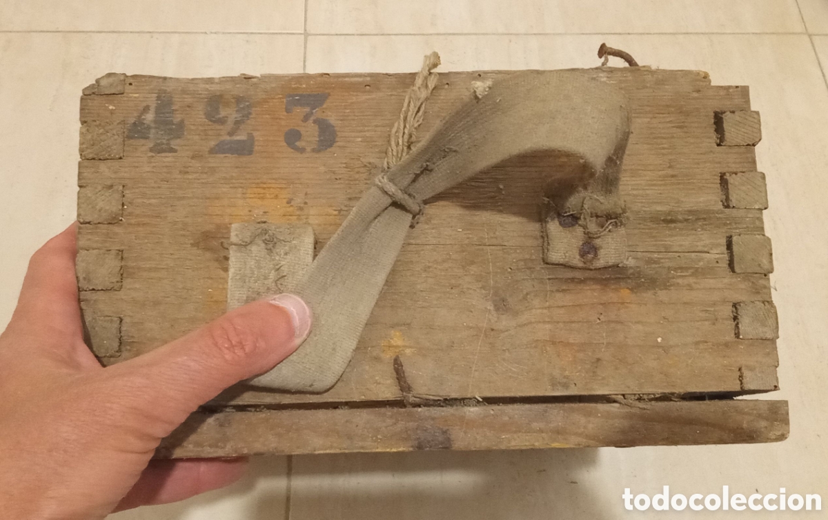 Coleccionismo: Guerra Civil. Caja de munici&oacute;n / armamento (vac&iacute;a). Madera