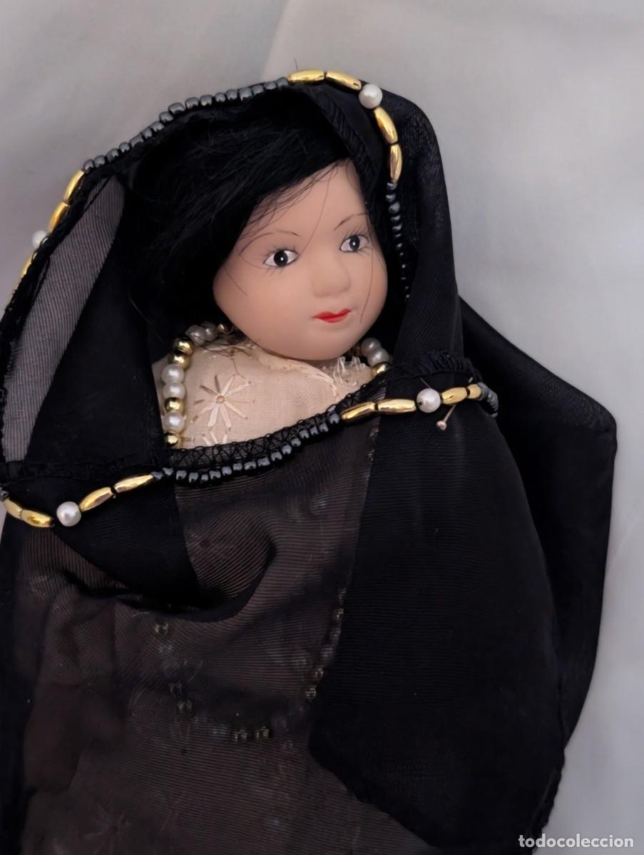 Collecting: Mu&ntilde;eca porcelana Arabia Saud&iacute; 21 cm traje tradicional vintage