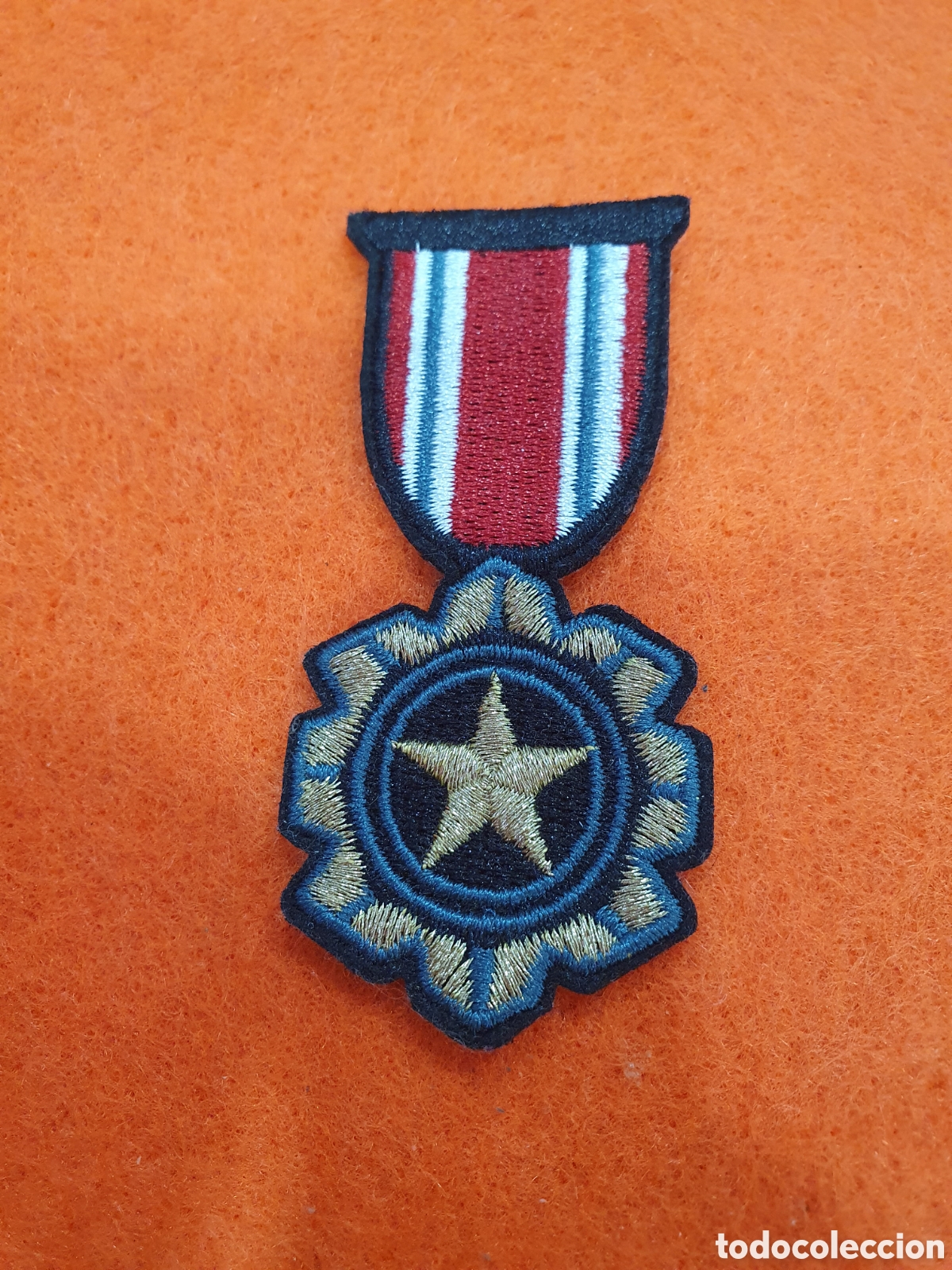 Collecting: Parche velcro medalla militar. (L127)