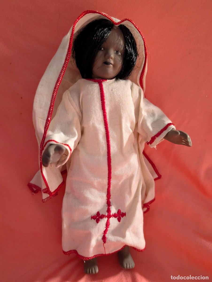 Coleccionismo: Mu&ntilde;eca de porcelana con traje tradicional de Etiop&iacute;a 21 cm