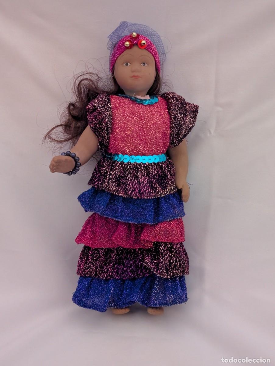Coleccionismo: Mu&ntilde;eca de porcelana con traje t&iacute;pico de Brasil 21 cm