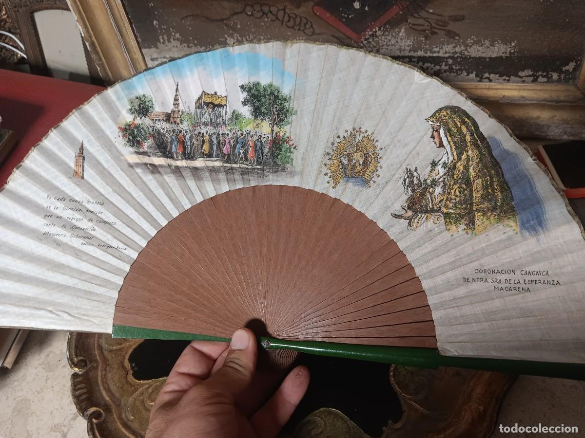Coleccionismo: Abanico Coronaci&oacute;n Can&oacute;nica de la Virgen de la Esperanza Macarena.El dise&ntilde;o incluye una ilustraci&oacute;n