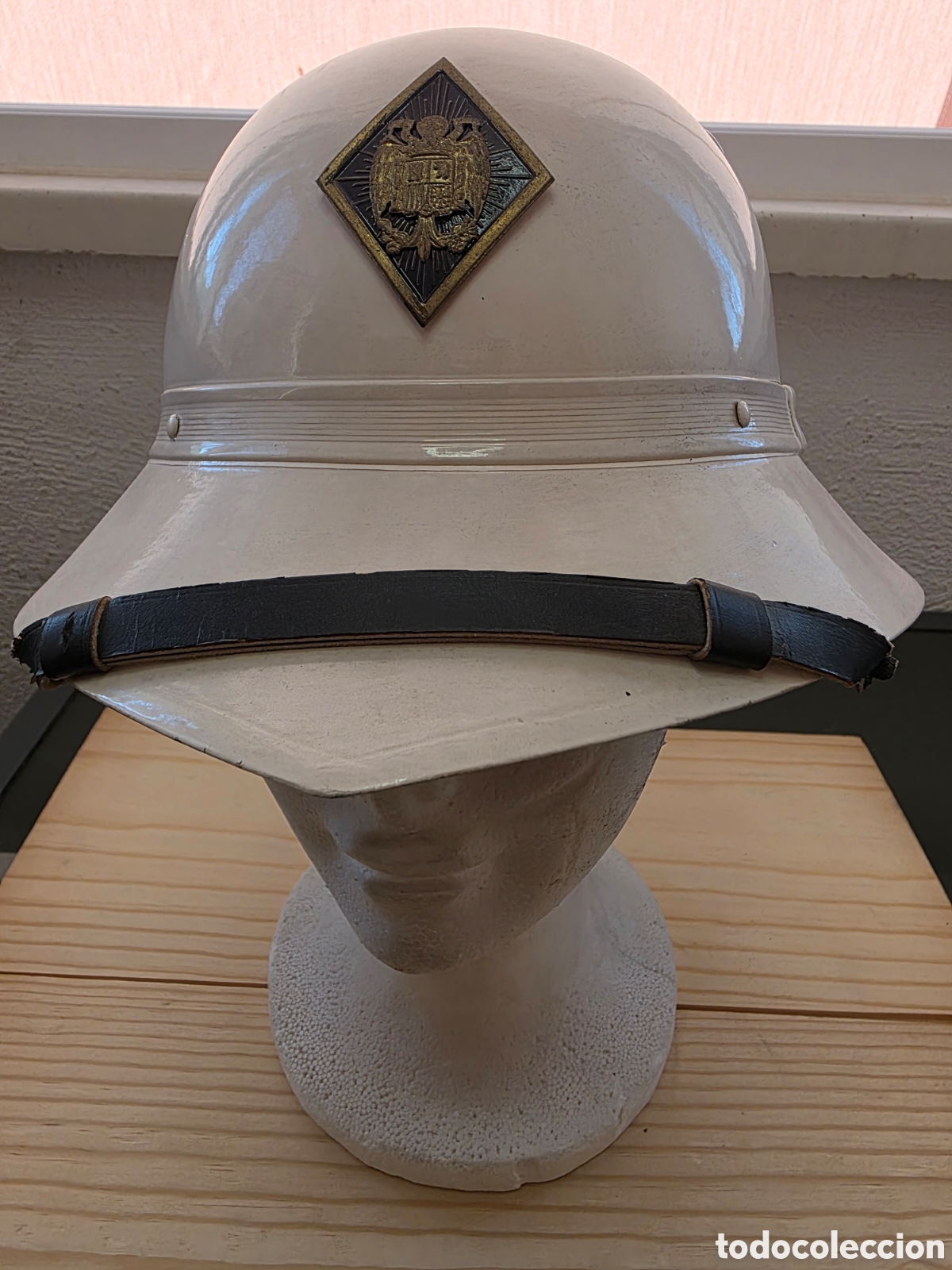 Coleccionismo: Casco original Polic&iacute;a Municipal de Madrid &ndash; Tr&aacute;fico &ndash; &Eacute;poca franquista (c. 1955-1965)