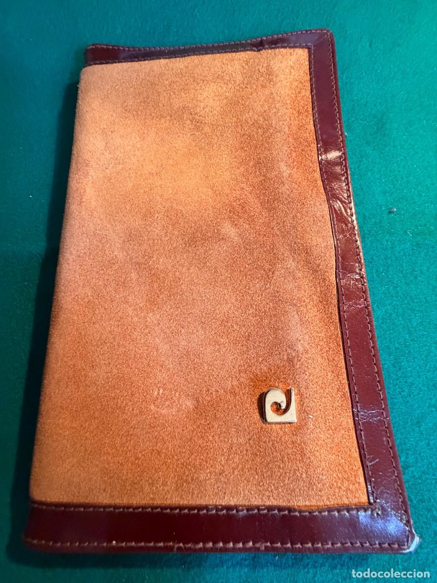 Coleccionismo: P- CARTERA DE PIER CARDIN DE SE&Ntilde;ORA DE ANTE MARRON Y CUERO BURDEOS