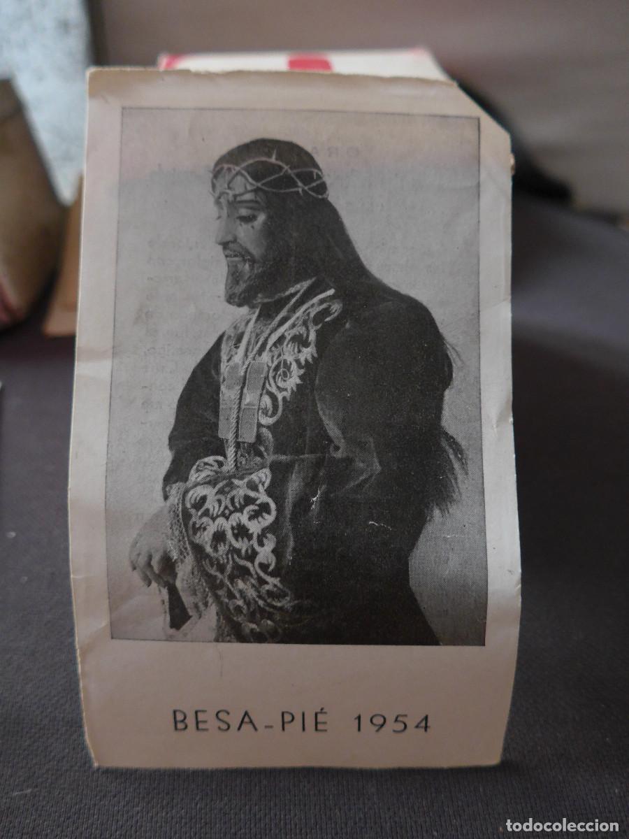 Coleccionismo: ESTAMPA RECORDATORIO DEL BESA-PIE A JESUS CAUTIVO SAN FERNANDO 1954