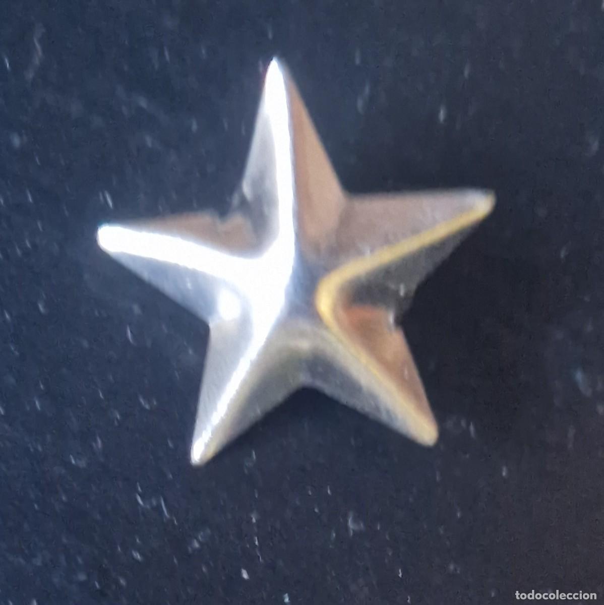 Coleccionismo: ANTIGUO BROCHE ESTRELLA METAL, PARA ENGANCHAR, TAMA&Ntilde;O COMO UN PIN.