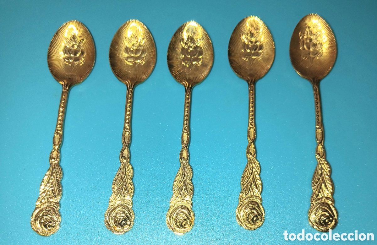 Coleccionismo: Lote de 5 Cucharitas de Caf&eacute; Suecas de 10 cm - Estilo Vintage con Ba&ntilde;o Oro Relieve Floral (Sweden)