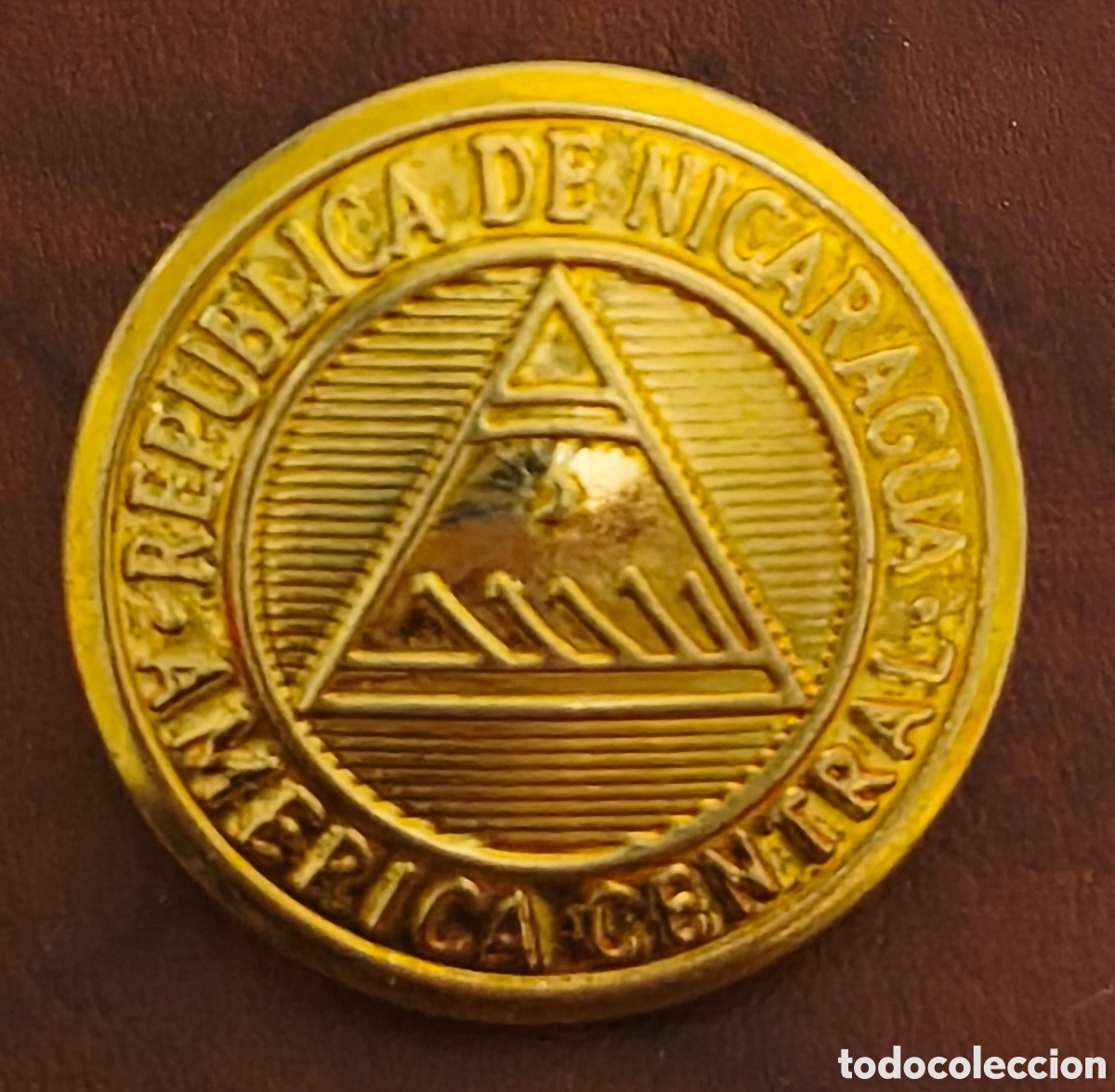 Coleccionismo: Nicaragua. Bot&oacute;n con escudo de armas. 25 mm