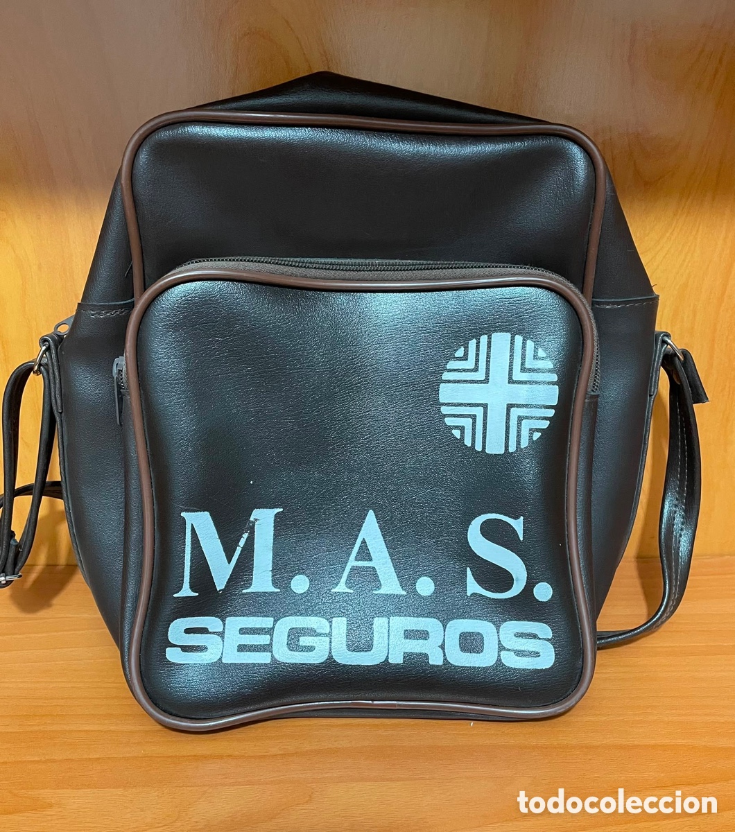 Collectionnisme: CARTERA. BOLSO MOCHILA CON PUBLICIDAD SEGUROS M.A.S SALAMANCA A&Ntilde;OS 60-70. COLOR MARRON
