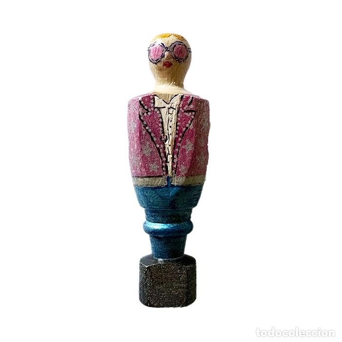Coleccionismo: FIGURA DE FUTBOL&Iacute;N ARTESANAL MADERA 12 CMS. ATURA PINTADA A MANO IM&Aacute;N KISS ELTON JOHN