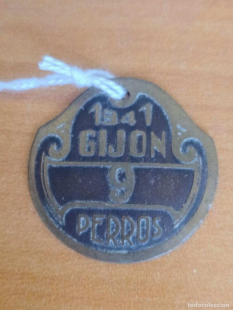 Coleccionismo: CURIOSA CHAPA MATRICULA O LICENCIA PARA PERROS GIJON 1941