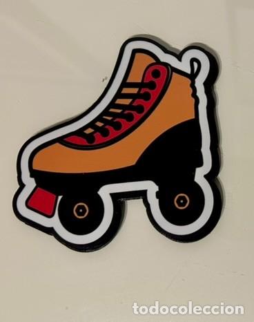 Coleccionismo: IM&Aacute;N DE NEVERA DE PAT&Iacute;N TRADICIONAL 4 RUEDAS ESTILO RETRO &ndash; BLIND BAG &ndash; ROLLER RINKS &ndash; ROLLER DERBY