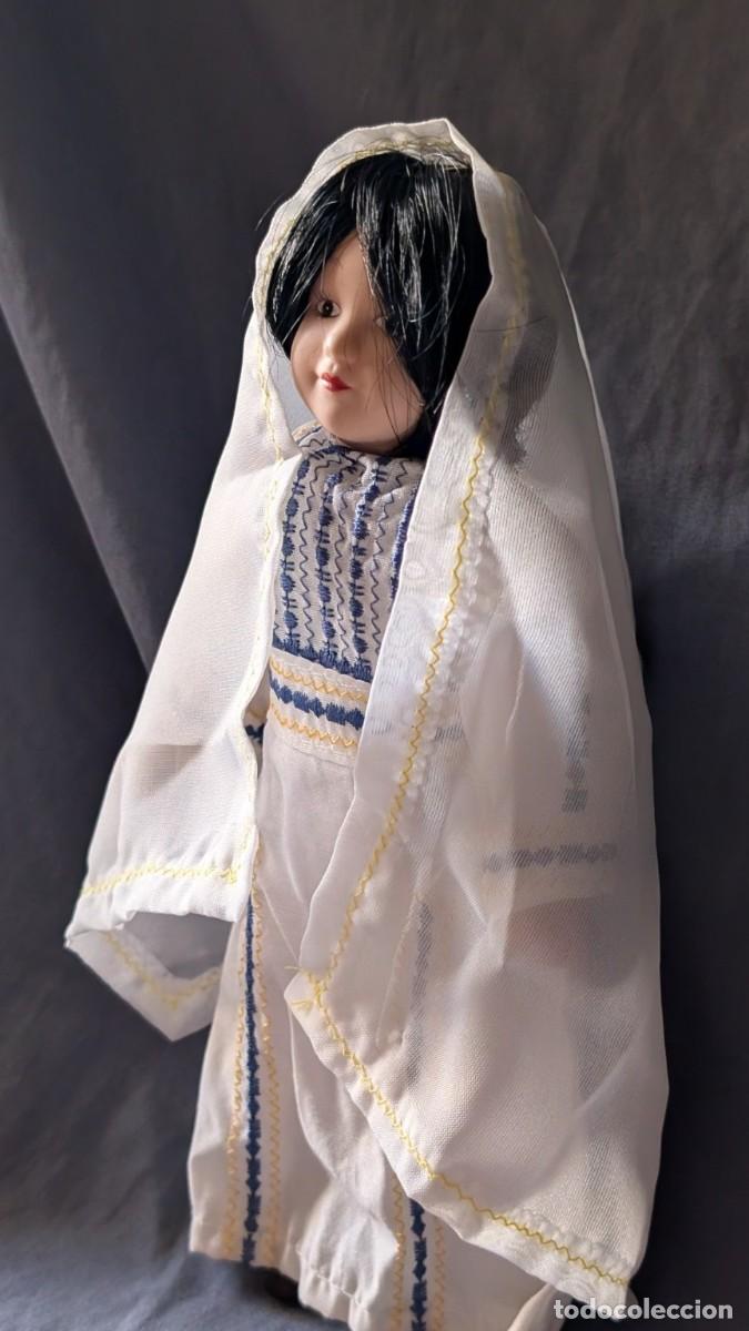 Coleccionismo: Mu&ntilde;eca de porcelana con traje tradicional palestino &ndash; 21 cm