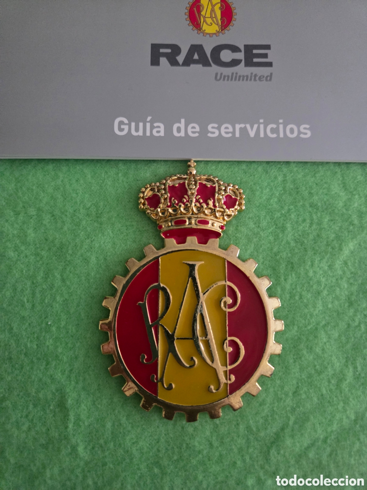 Coleccionismo: Insignia anagrama race con caja - Foto 2