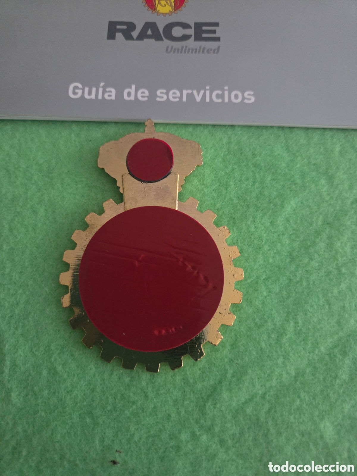 Coleccionismo: Insignia anagrama race con caja - Foto 3