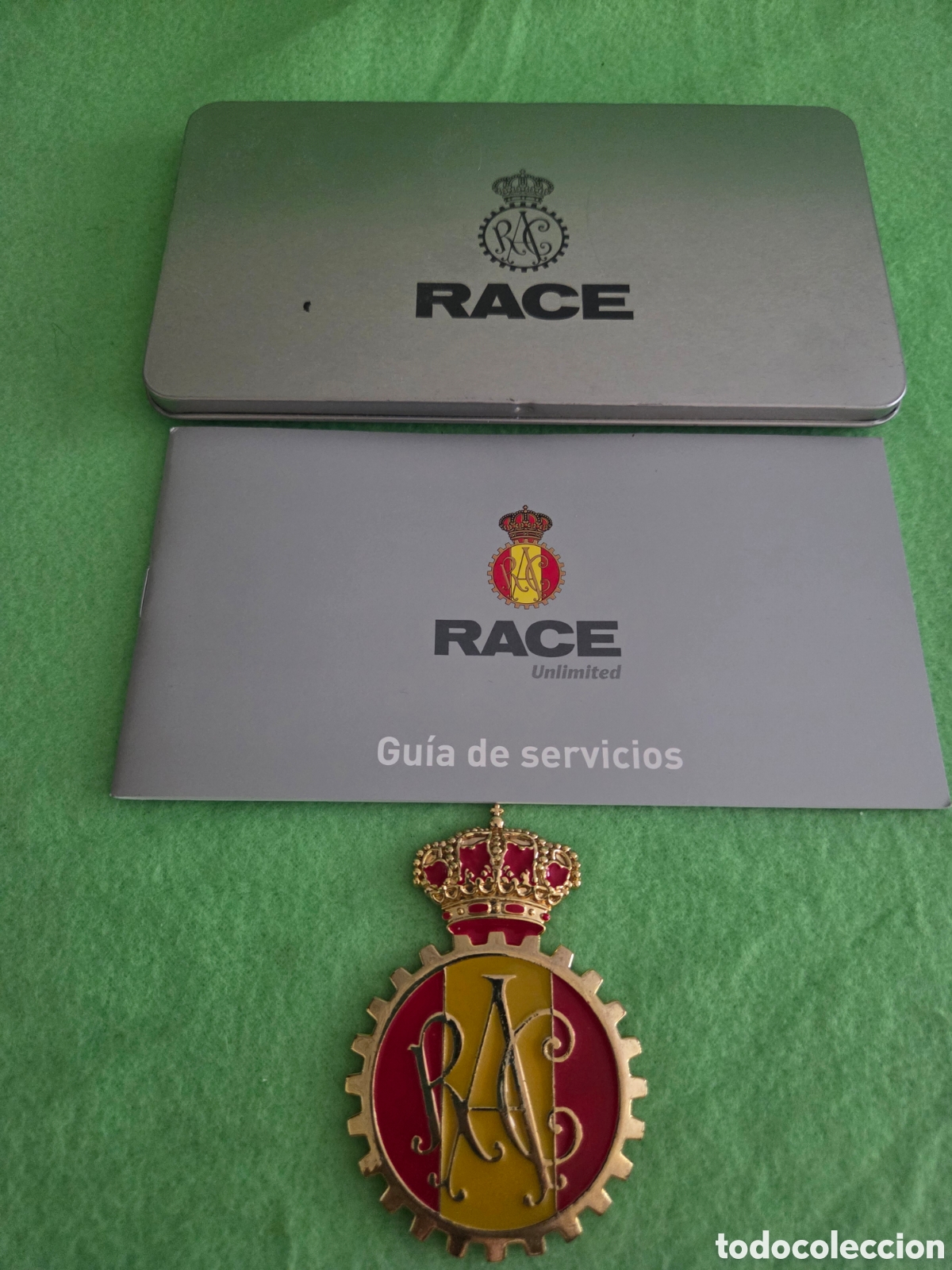 Coleccionismo: Insignia anagrama race con caja - Foto 1