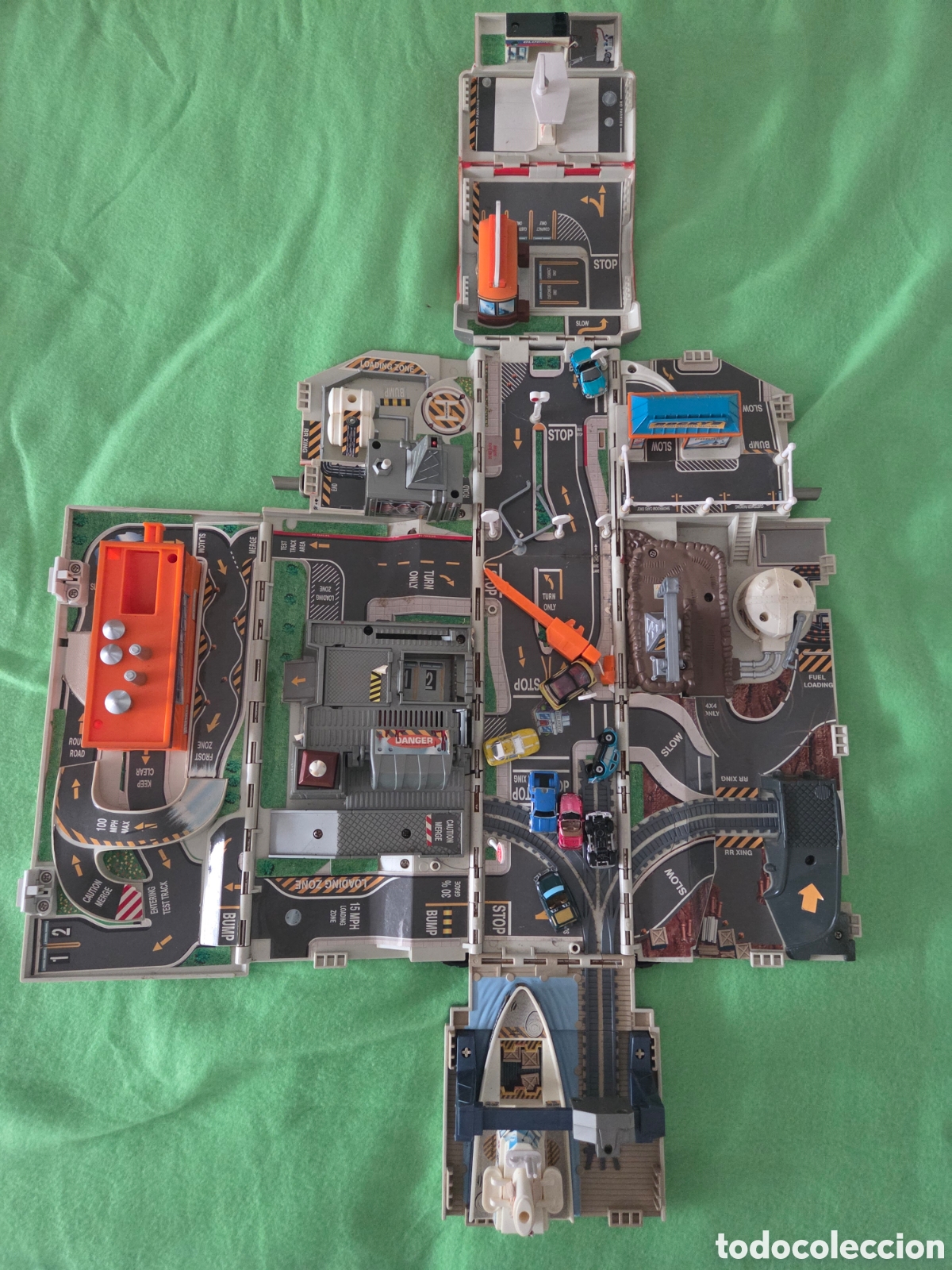 Coleccionismo: Camion micro machines con coches - Foto 1