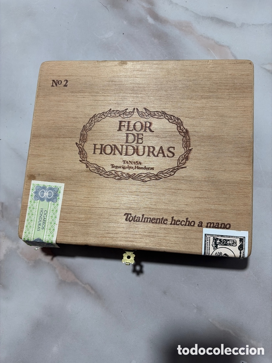 Coleccionismo: Tabaco puros Flor de Honduras n&uacute;mero 2 con caja de madera
