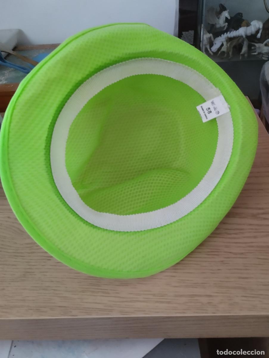 Coleccionismo: sombrero verde fosforito - Foto 2