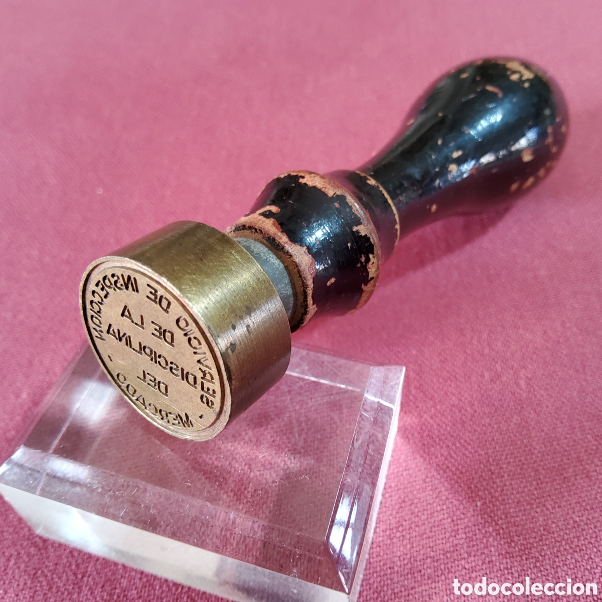 Coleccionismo: ANTIGUO SELLO DE LACRE, DE LAT&Oacute;N Y EL MANGO DE MADERA - Foto 2