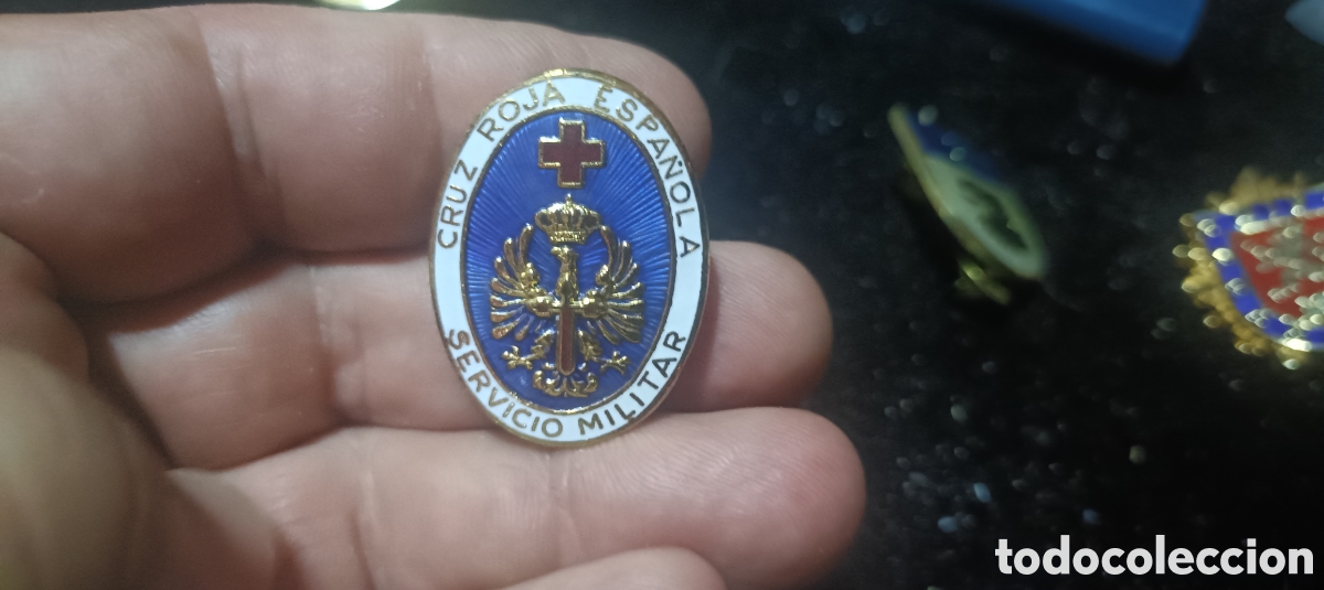 Coleccionismo: Antiguo distintivo de especialidad Cruz roja servicio militar