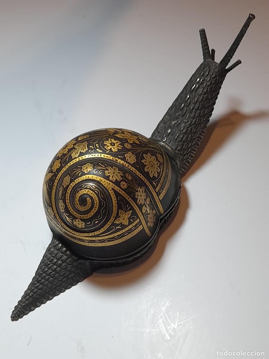 Coleccionismo: Timbre sobremesa damasquinado con forma de caracol