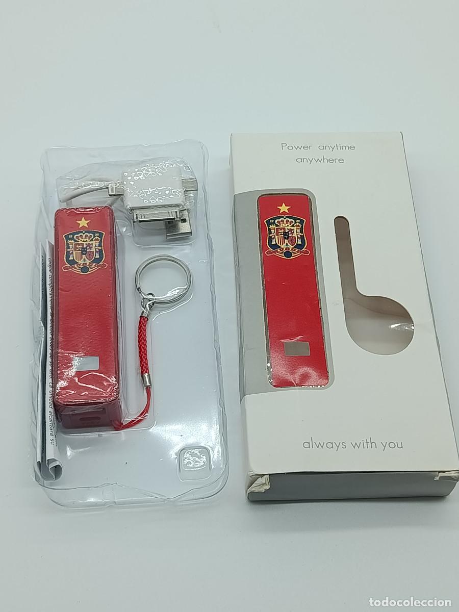 Coleccionismo: POWER BANK QUIOS. REAL FEDERACION ESPA&Ntilde;OLA DE FUTBOL. LEER DESCRIPCION. MYJ.