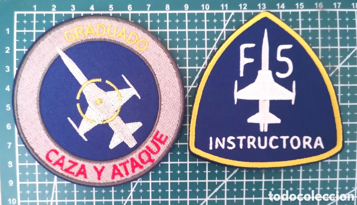 Coleccionismo: Lote 2 parches CAZA Y ATAQUE, INSTRUCTORA Y GRADUADO, ALA 23 Base A&eacute;rea Talavera la Real (Badajoz)
