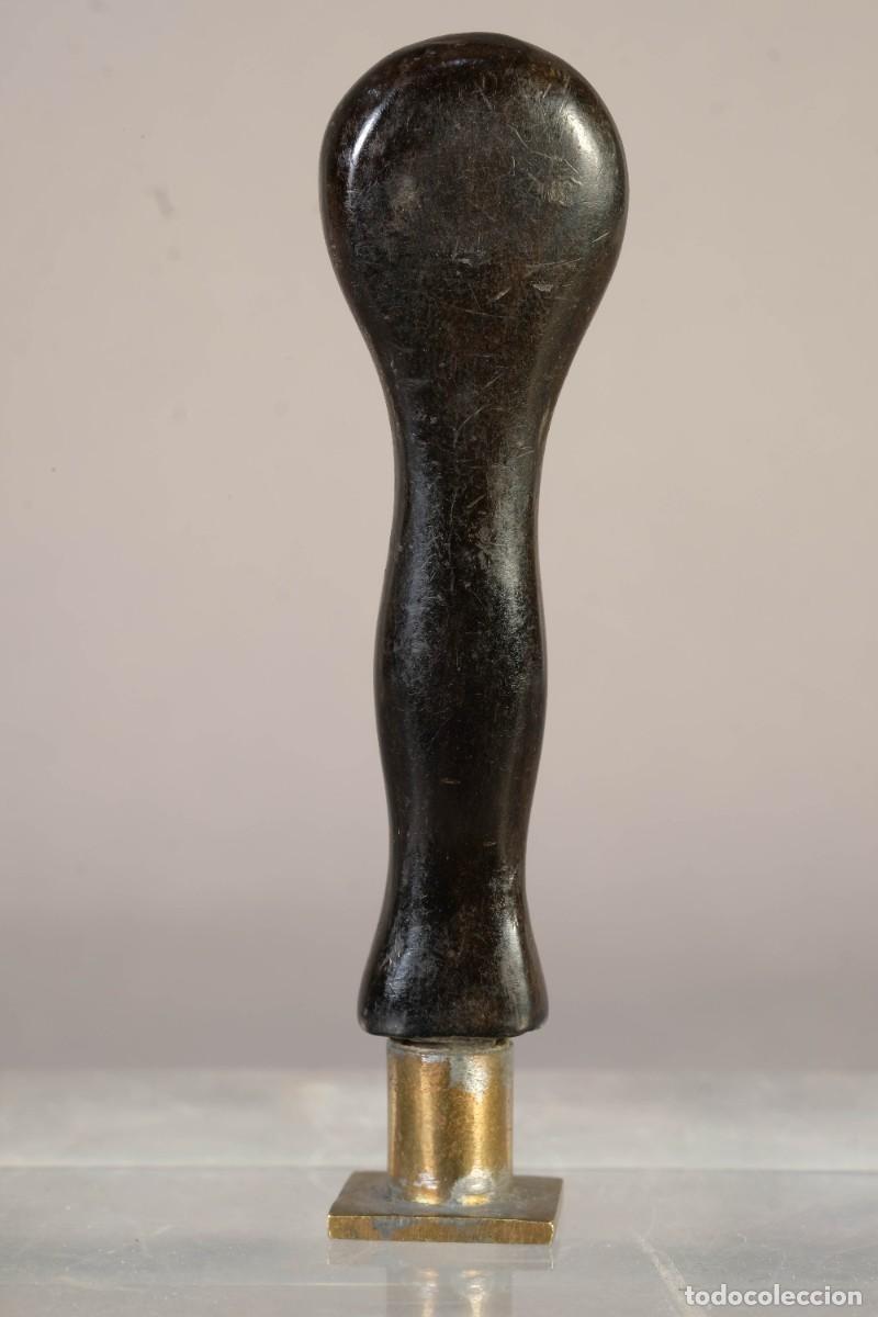 Coleccionismo: Antiguo lacre en madera y metal siglo XIX