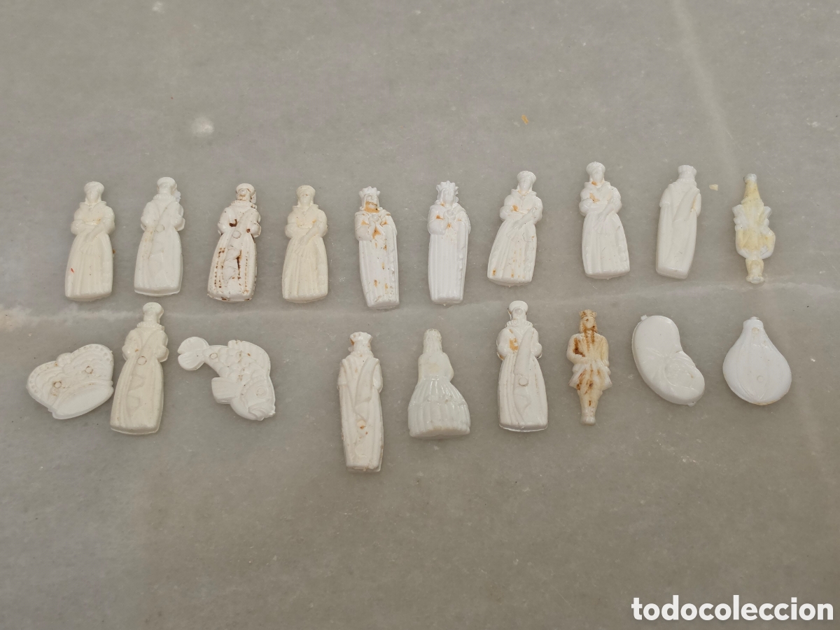 Coleccionismo: 19 FIGURAS DE PLASTICO. F&Eacute;VES. 19 FIGURITAS DIFERENTES PARA ROSCON.