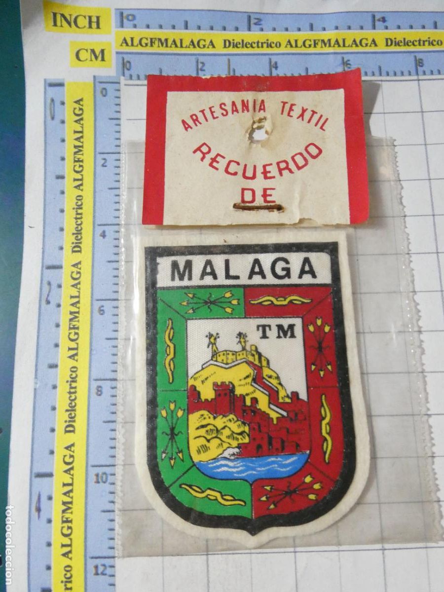 Coleccionismo: ANTIGUO PARCHE TURISMO RECUERDO SOUVENIR. ESCUDO HER&Aacute;LDICO DE M&Aacute;LAGA, ANDALUCIA.